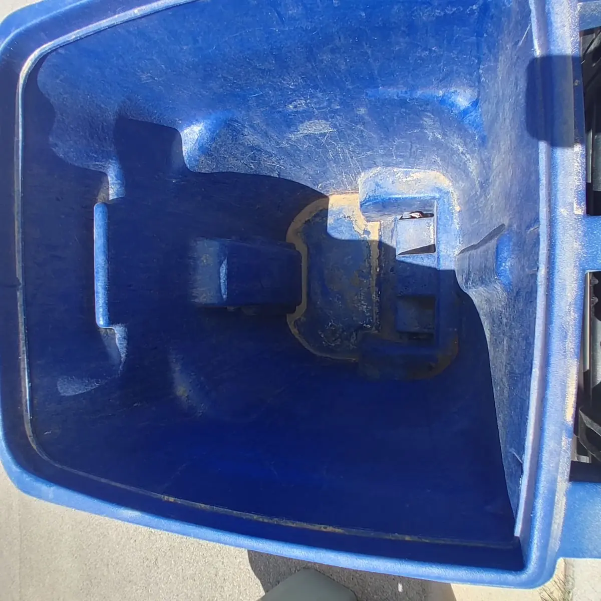 Very Gunky Trash Bin